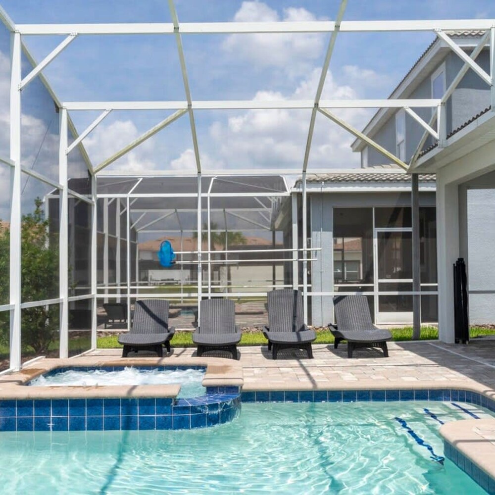 8912 Amazing 6BD Home