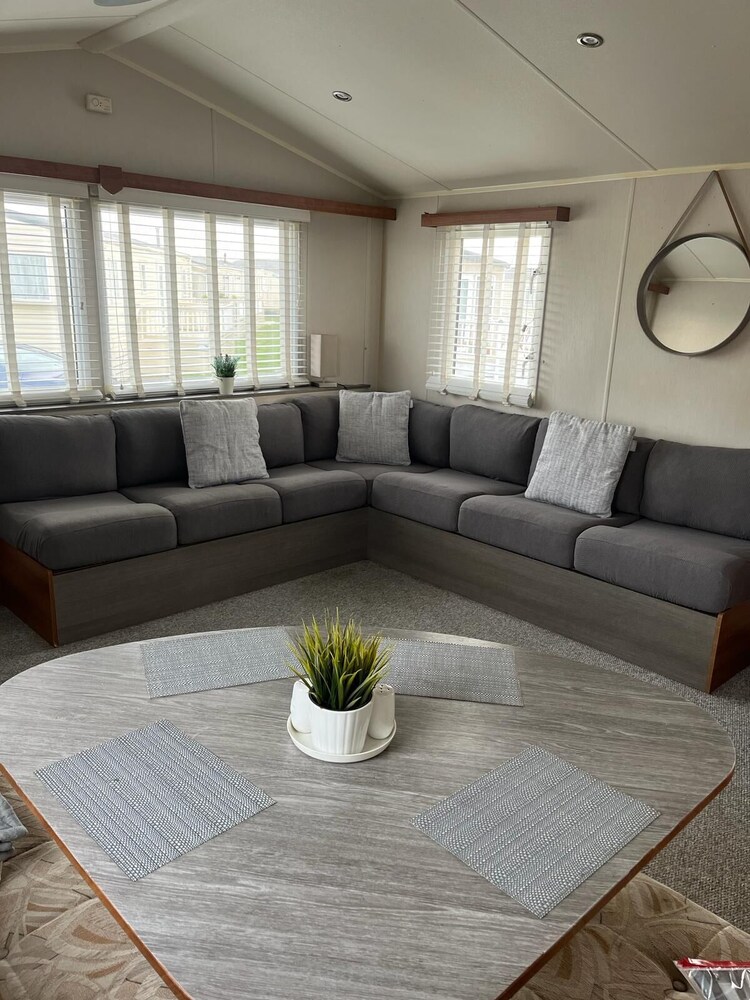 3 bed Stunning Caravan Situated nr Whitstable
