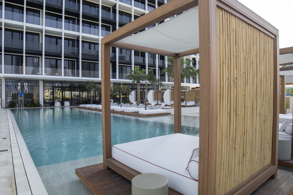 Upside Living Studio With Burj Views - Business Travelers