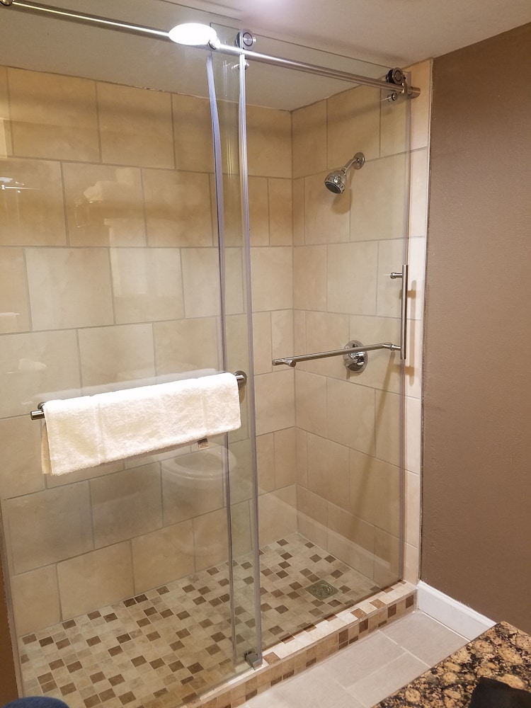 Clarion Inn - Property Image 5