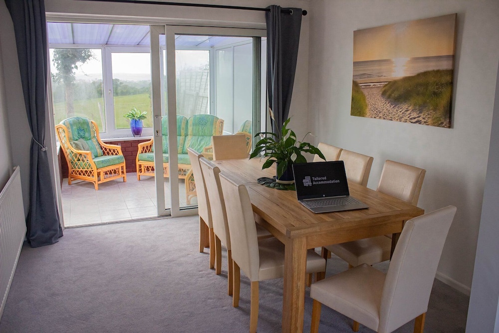 Swansea 3 Bedroom Home With Parking & Garden