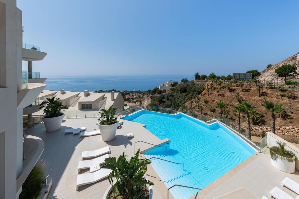 Benalmadena Luxury 4 Bed Apartment Jacuzzi