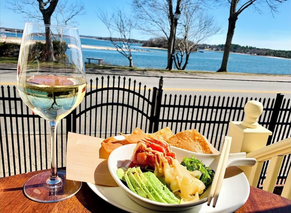 The Glen Cove Hotel & Restaurant