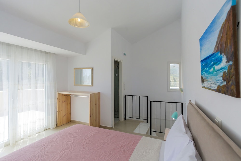 Blue Hills Villas by Estia Yellow 2