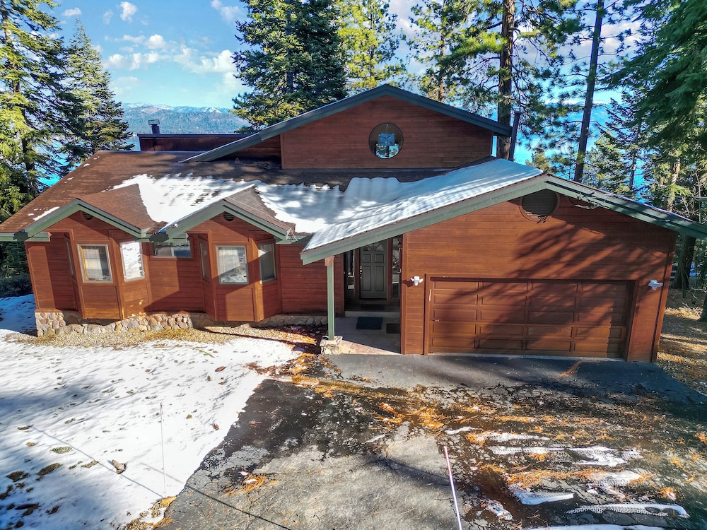 Lakeview Hideaway 3bdr for 8 w/ Private Hot Tub!