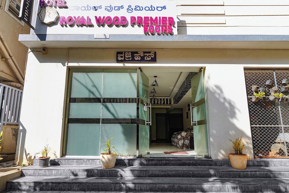 FabHotel Royal Wood Premier - Near Karnataka Golf Association, Domlur