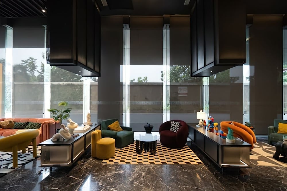 Premium Collins Boulevard Near Airport