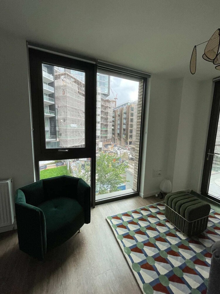 Sleek & Stylish 1BD Flat With Balcony - Old Street