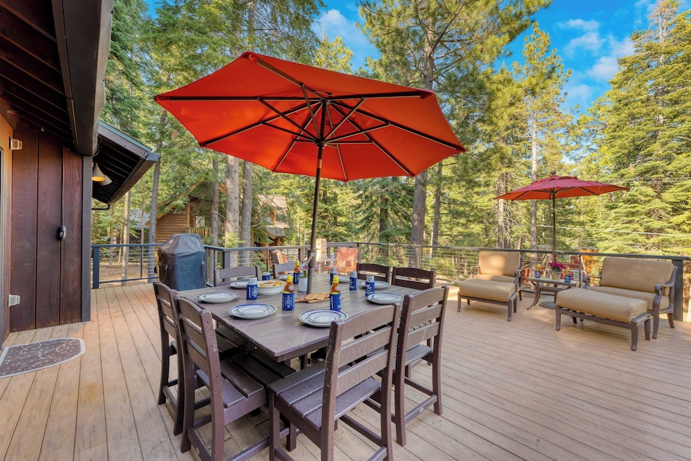 Paige Meadow by Avantstay Near Lake & Tahoe City
