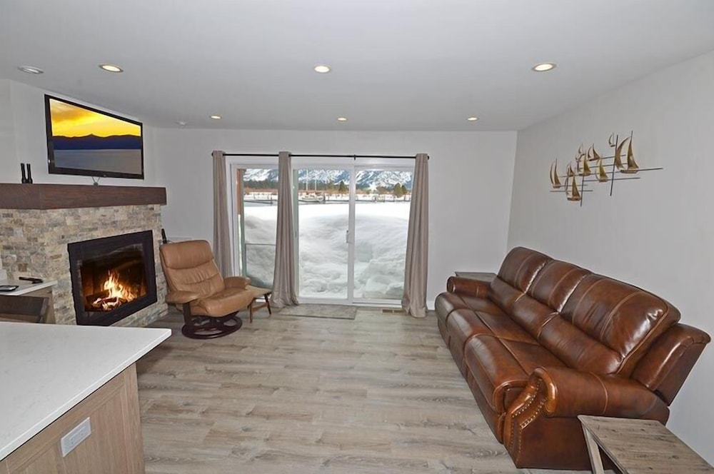 405 Ala Wai Blvd, 180 3 Bedroom Condo by RedAwning