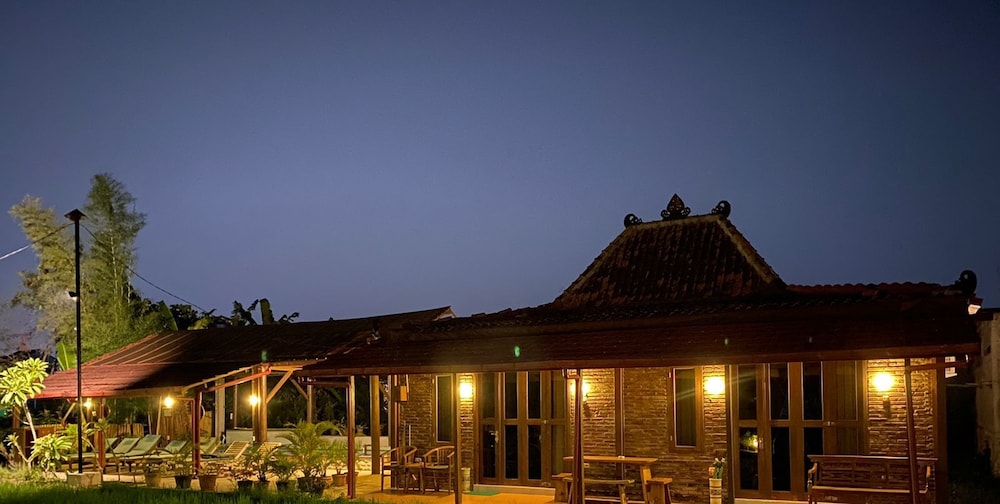 Alamanda Family Villas & Pool