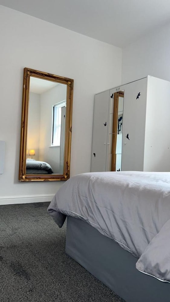 Beautiful 1-bed Apartment in Tipton, photo 12