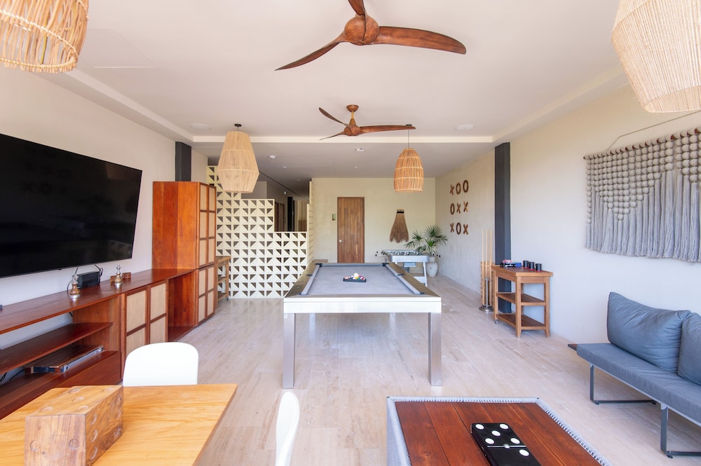 Modern Retreat with Private Garden and Jacuzzi
