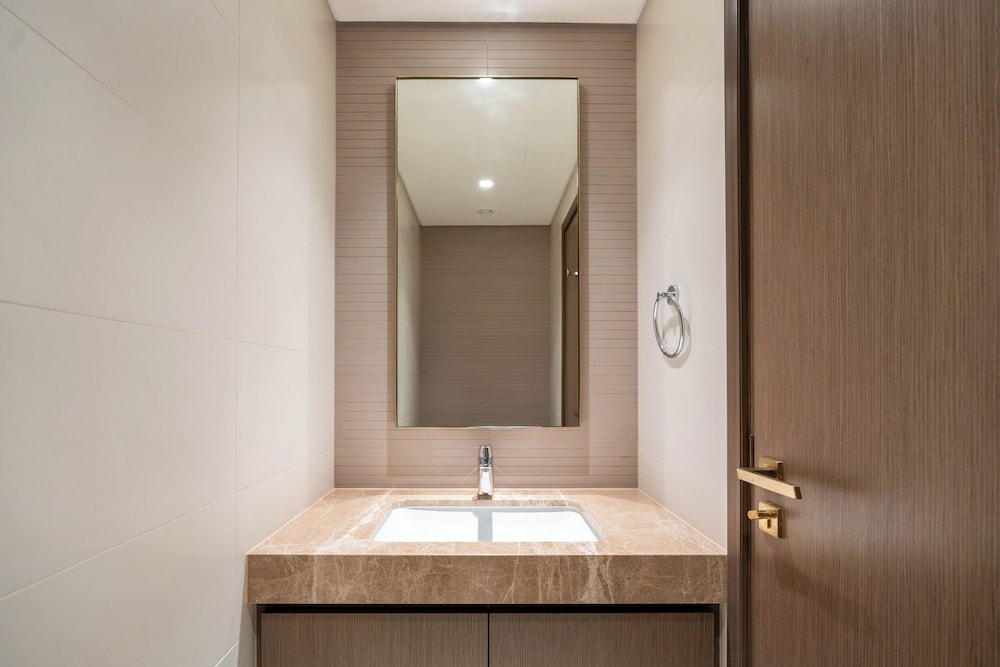 KeyRock - Grand Bleu Apt with Palm View