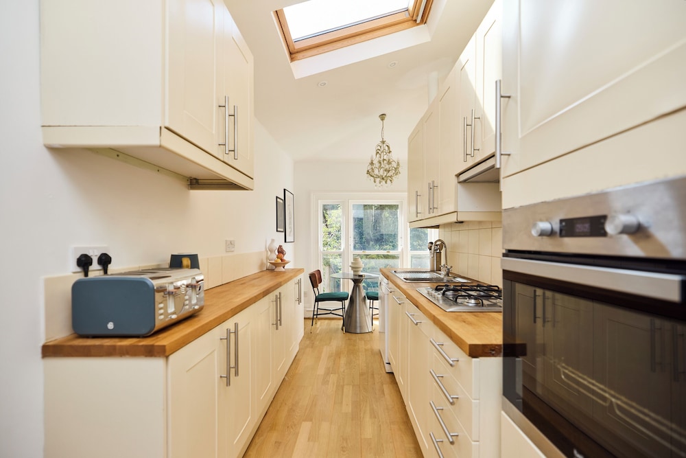 The West Hill Place - Dazzling 2bdr Flat