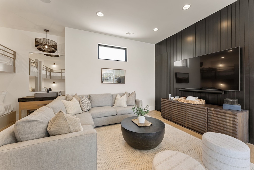 Luxury Beachside 7 Bedroom Home