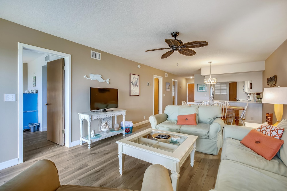 Oceanfront Bliss: Night of Lights Getaway! view 4