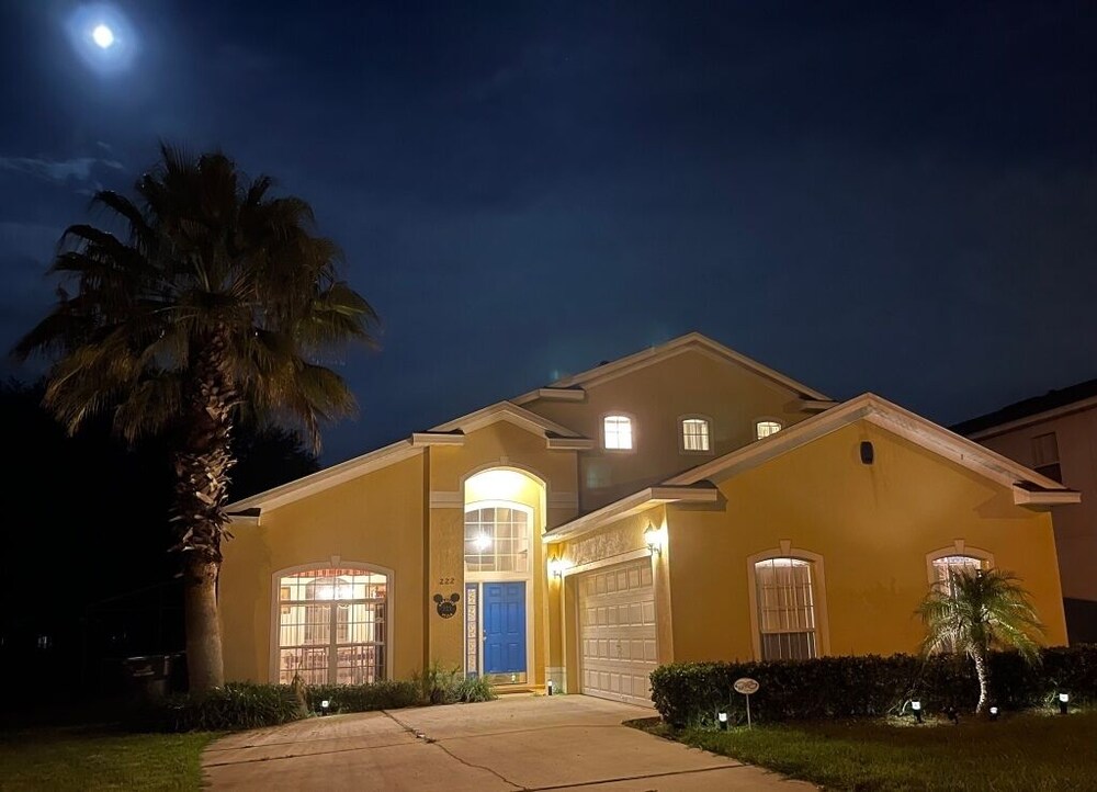 Beautiful 5 Bedroom Home With Large South-facing Pool