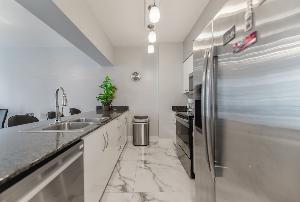 Cozy apt from Downtown Doral Park