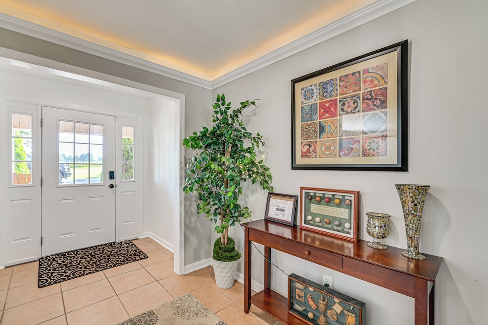 Golf Course Views & Games Galore - Vine Grove Gem!