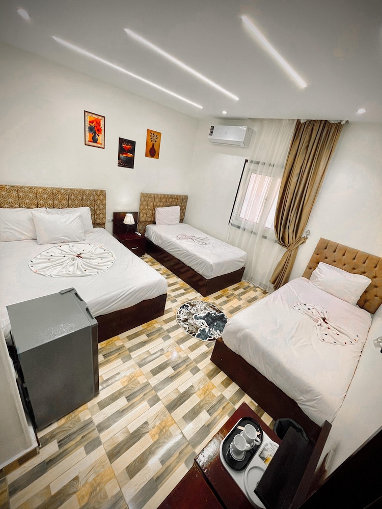 Basha Pyramids INN