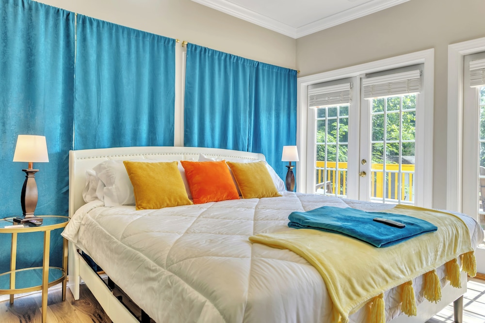 Heated Pool King Bed Jacuzzi Bath Arcade