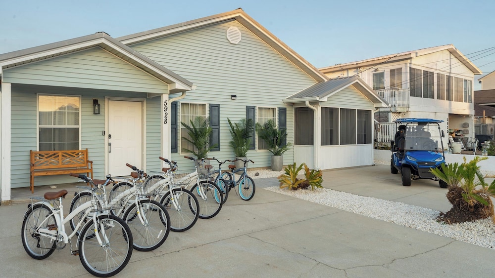 PCB Stay w/ Heated Pool, Hot Tub, Bars, Game Room & Quick Walk to Beach The Jade Oasis by Avantstay