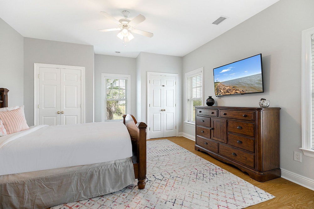 Pelican View Beach House - Private Beach!! view 5