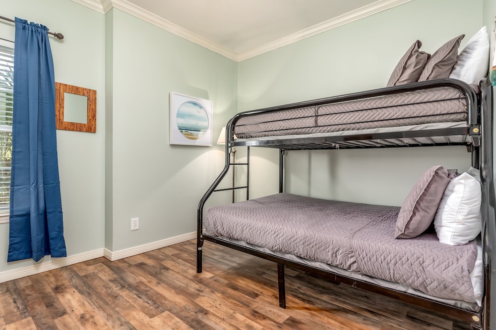 Dauphin Luv - Beach Club #201 4 Bedroom Condo