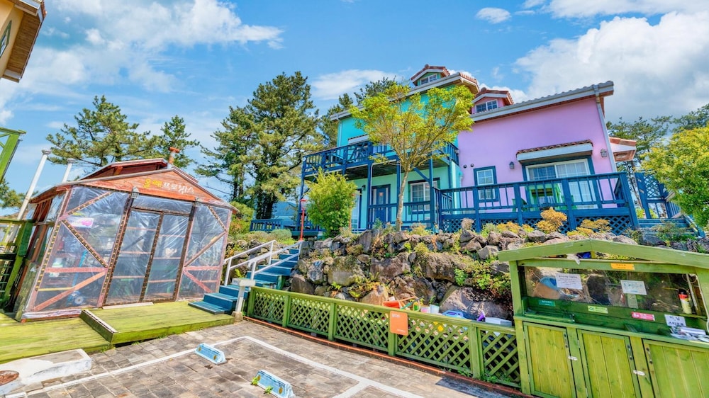 Jeju Olrepeurobangseu Pension