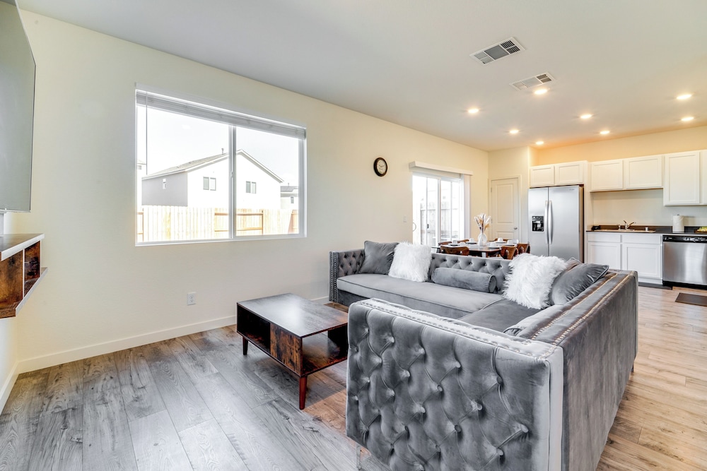 Reno Vacations - Modern Reno Vacation Home: Easy Access to Nature - Property Image 17