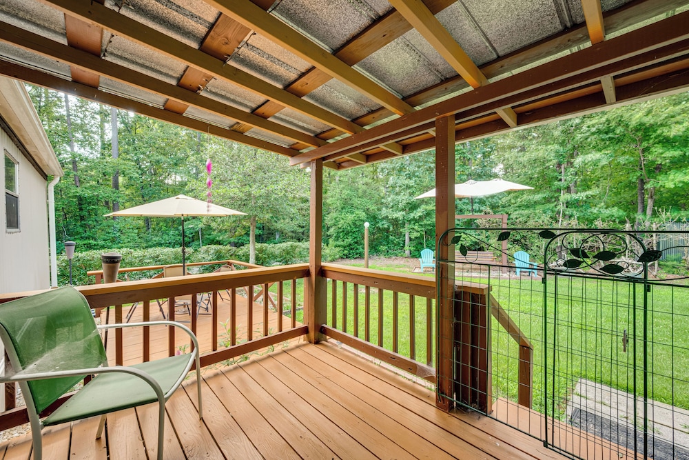 3 Mi to Badin Lake: Quiet New London Retreat