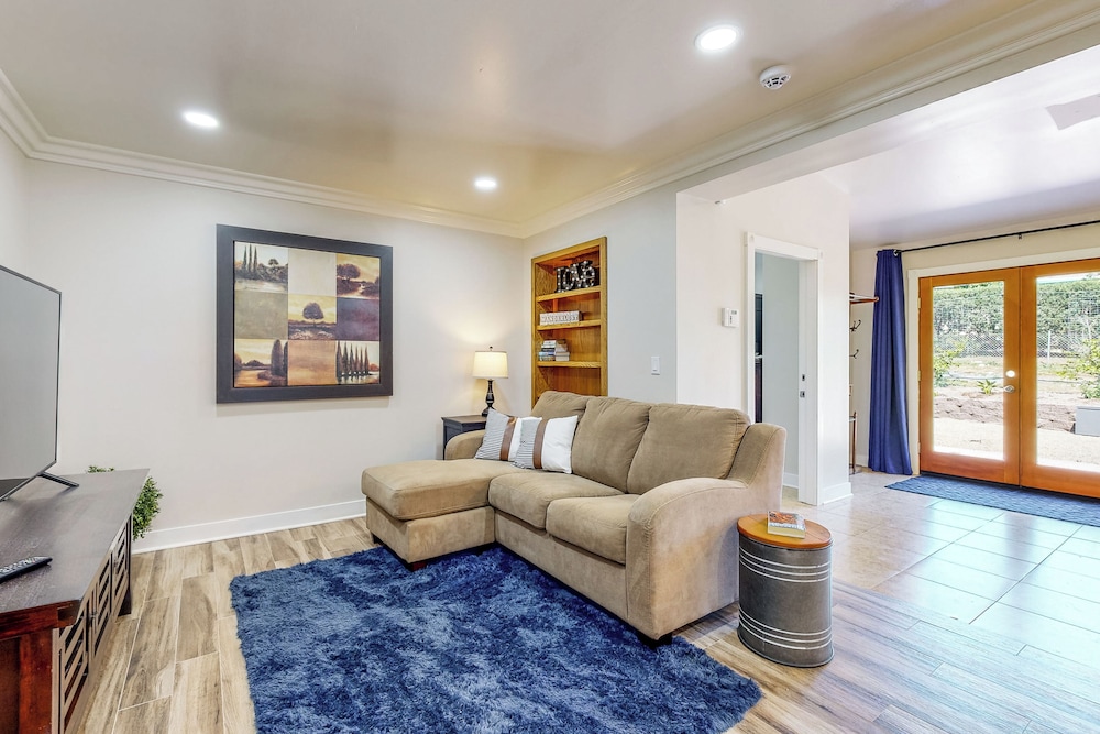 Two Dog-friendly Home, Close to Wine Country