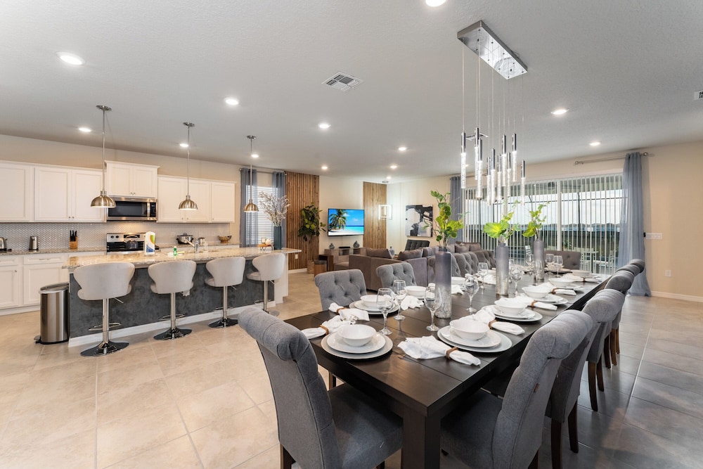 Amazing 8BR Villa by Disney Pool Theater