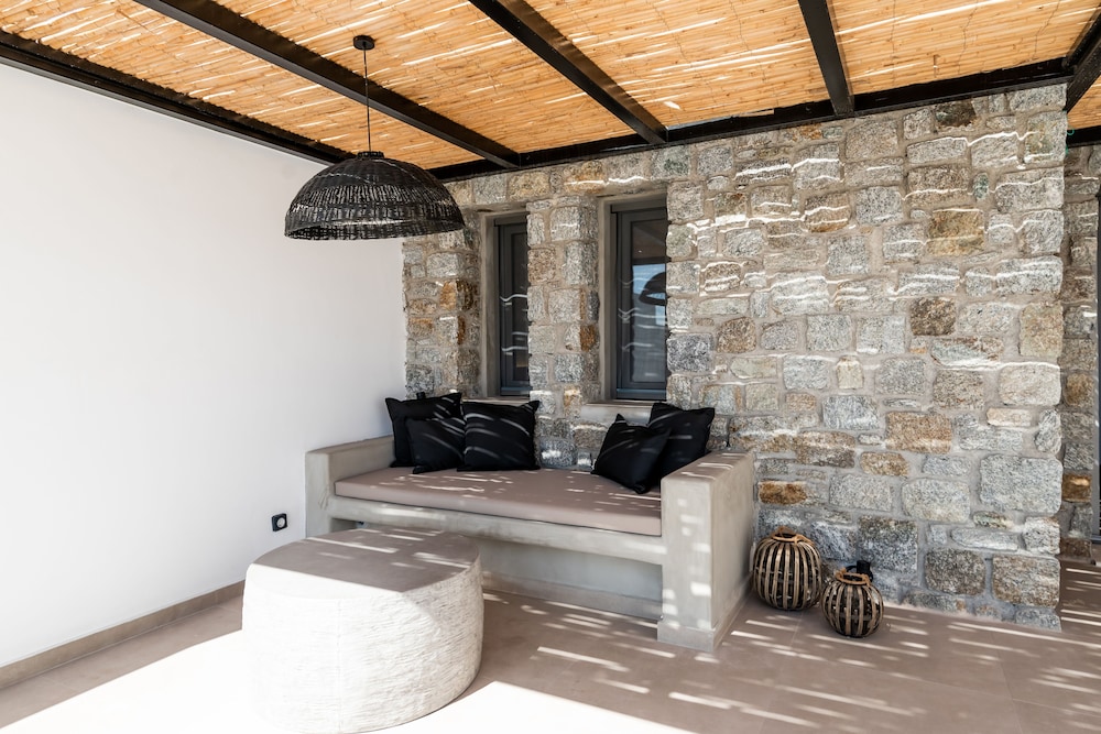 Evi Suites & Villas