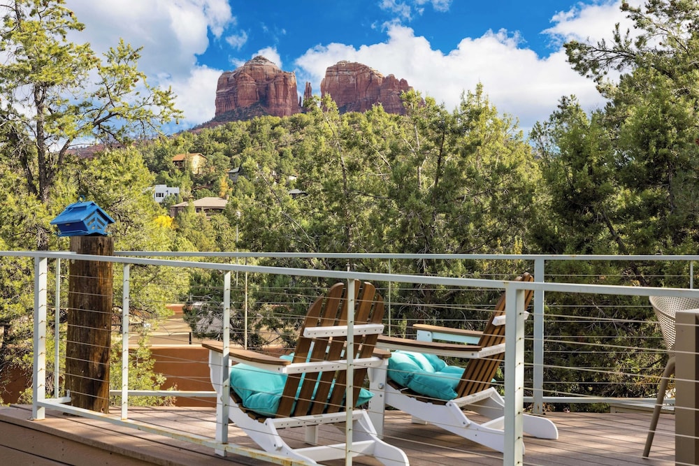 Cathedral View by Avantstay Pool Table + Hot Tub
