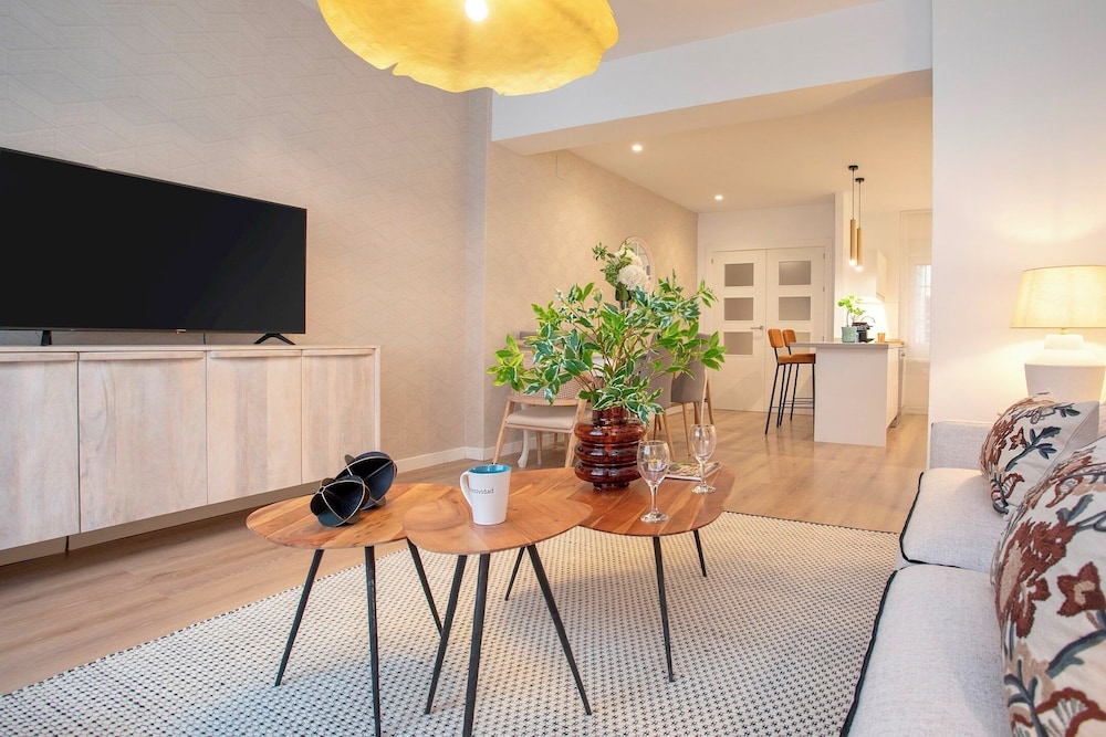 Exclusive apt 3rooms in Granda. Martinez Campos II