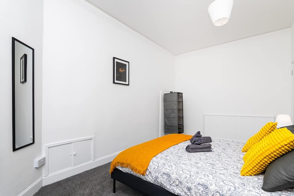 5 Individual Beds - Free Parking