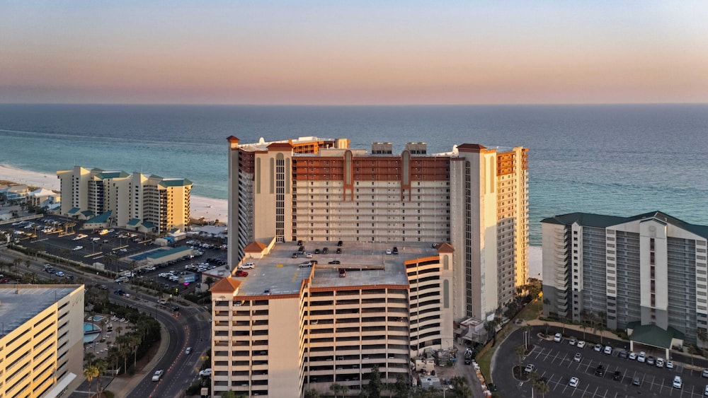 Relax at Panama City Beach Balcony, Parking, Walk to Dining
