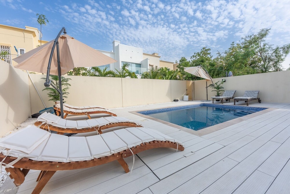 Luxurious Spacious 3-bedroom Villa With Private Pool at Springs 10