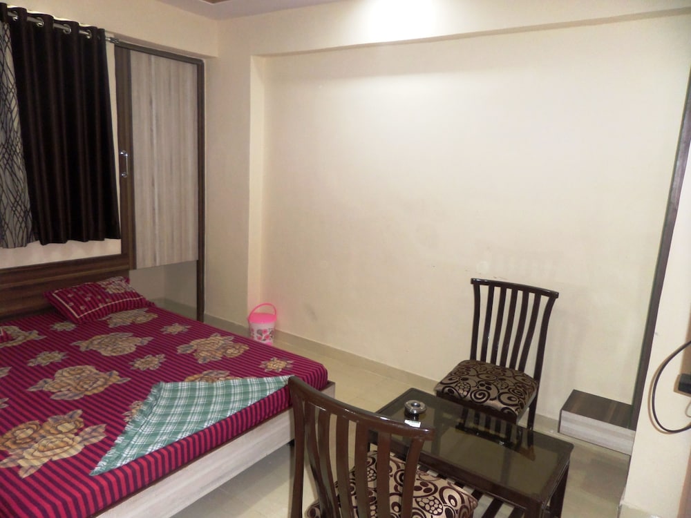 Riya Raj Hotel