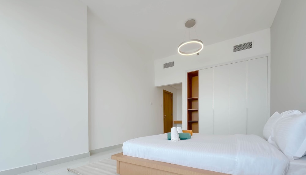 Luxury 1B With Balcony in Blue Wave Tower Dubai