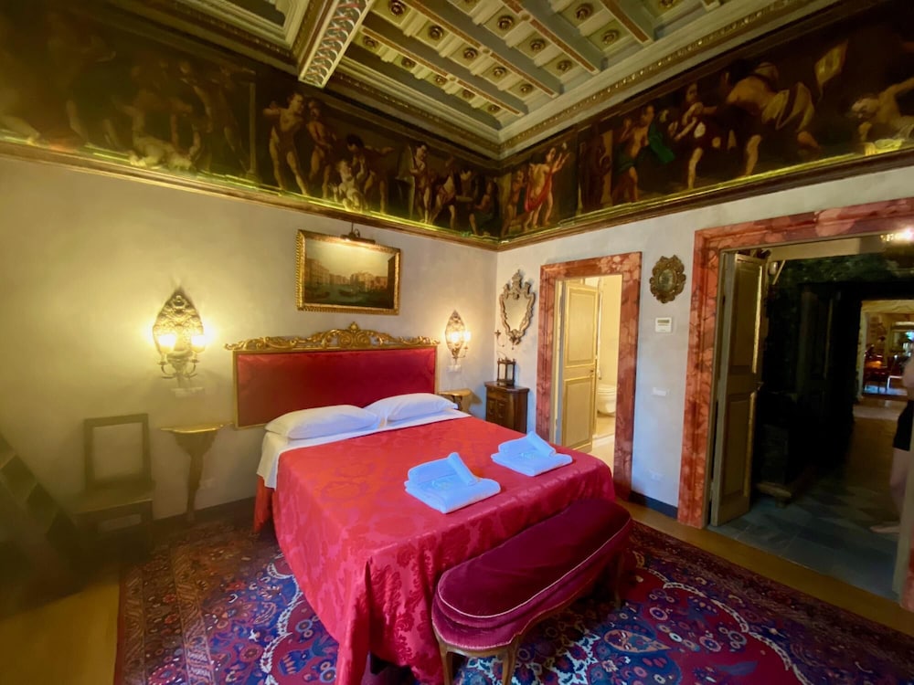 A Prince in Rome Elegant Navona Terrace Apartment