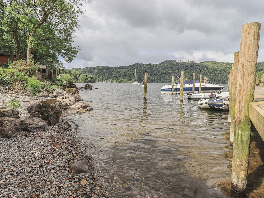 Shoreside Lodge