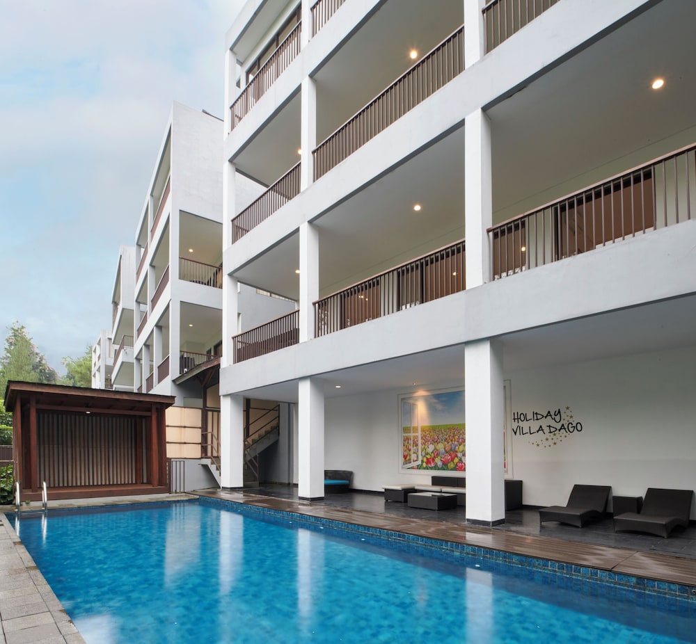 Mentari Hill View 8 BR heated pool and movie room