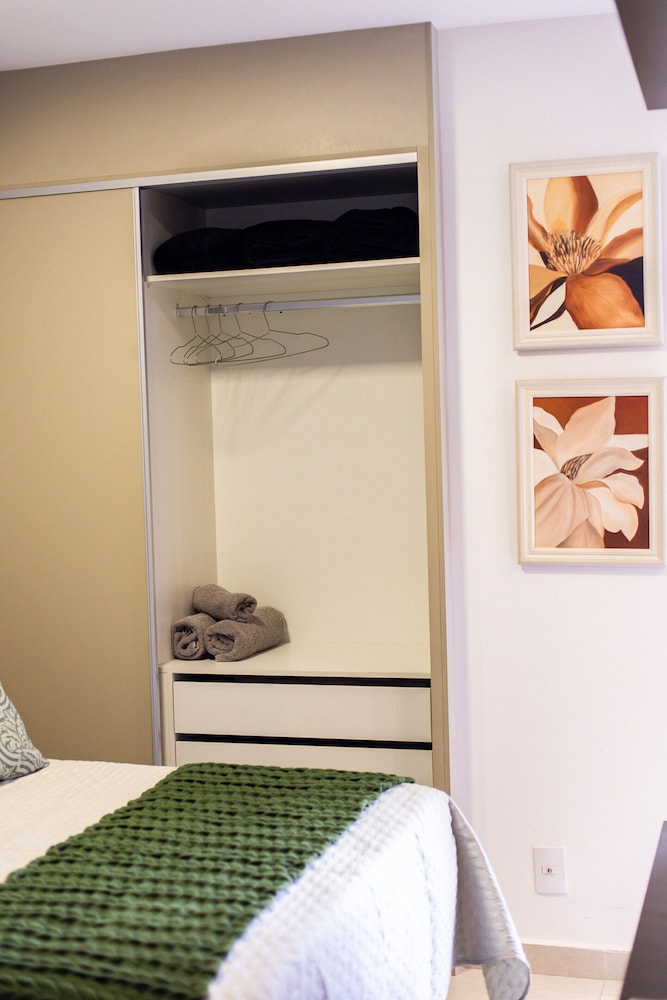 Studio Pet Friendly c Garagem e Varanda no Centro