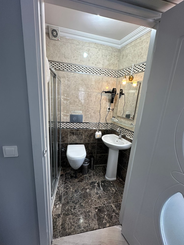 Rose Bouquets Otel - Image 21