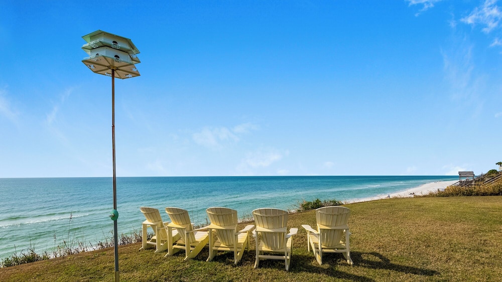 Sand Cliffs 108: Steps to Beach & Pool Access!