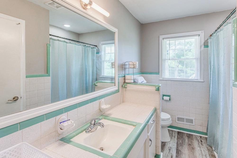 4 Mi to Loris Nature Park: Family Home w/ Yard
