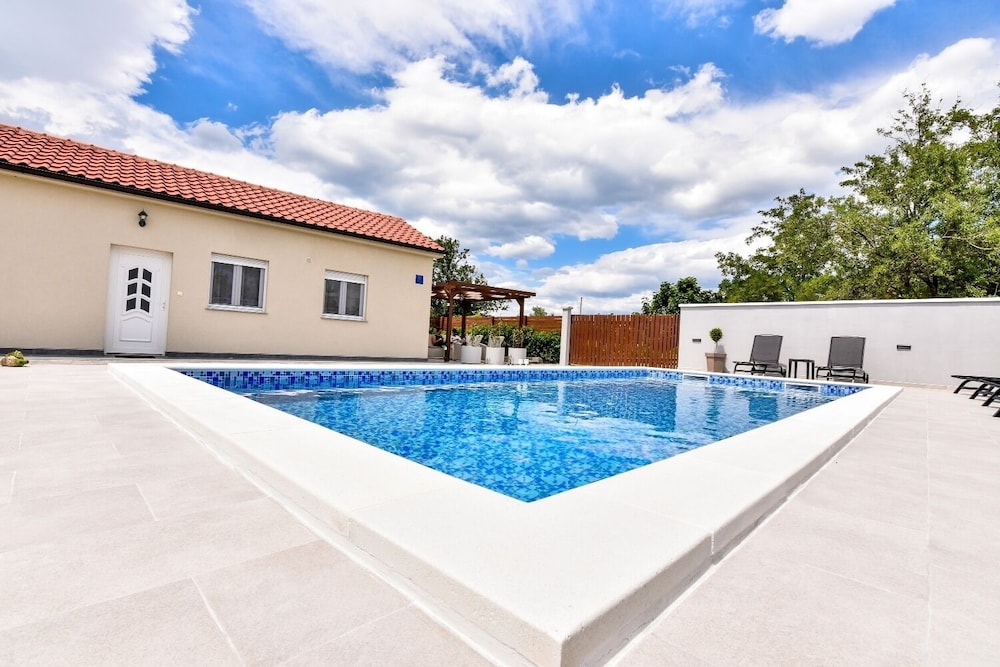Gordana Mar - With Pool - A1 view 2